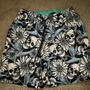 No Boundaries Floral Skull Print Men's Swim Shorts - Black and Blue Size Small